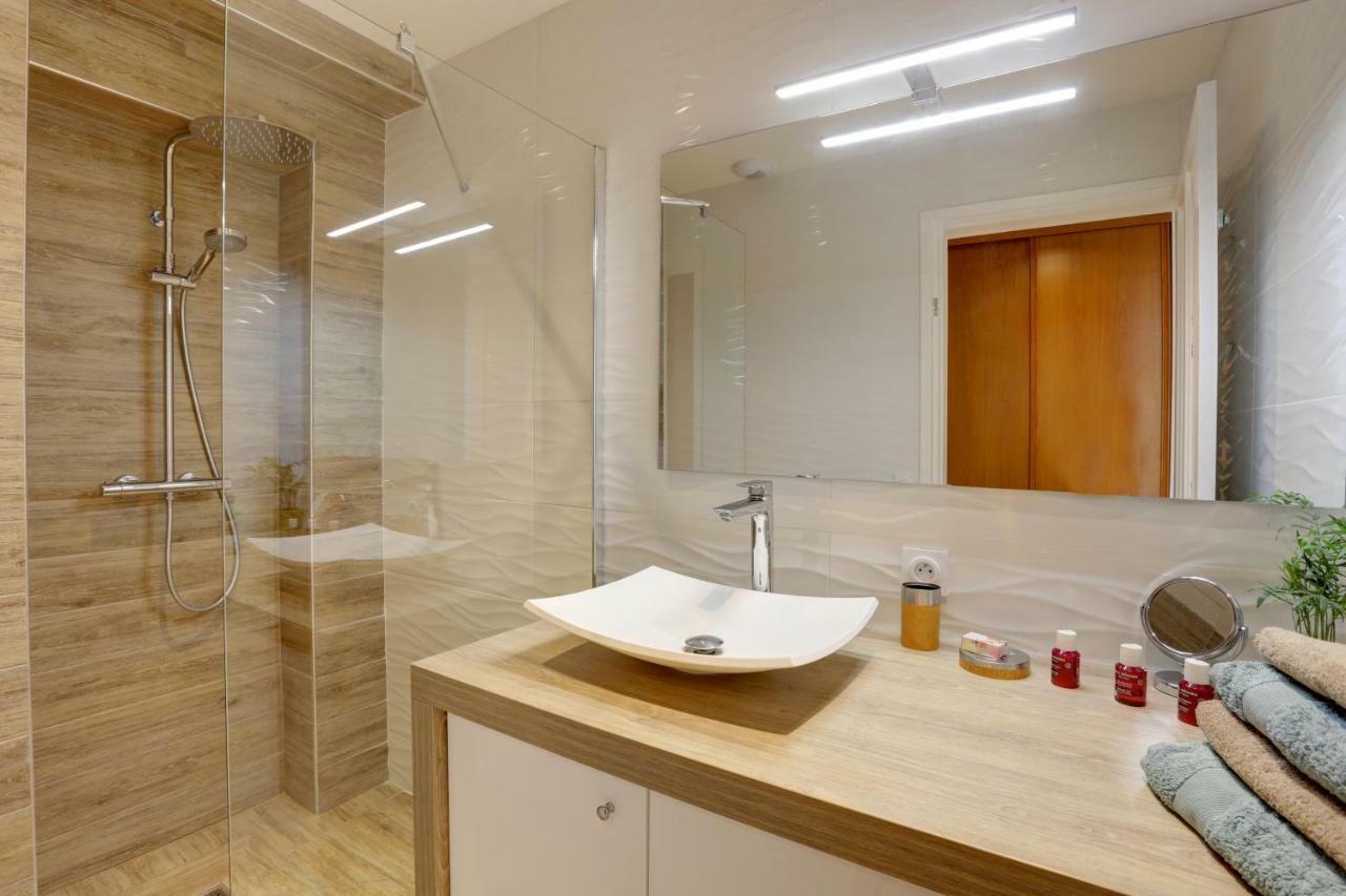 L'Amandine ,45 M2 Terrasse Et Garage Centre Ville Saint-Raphael (Var) Exterior foto